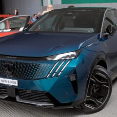 Peugeot e-3008 210 KM 73 kWh (2024) – zdjęcie 1