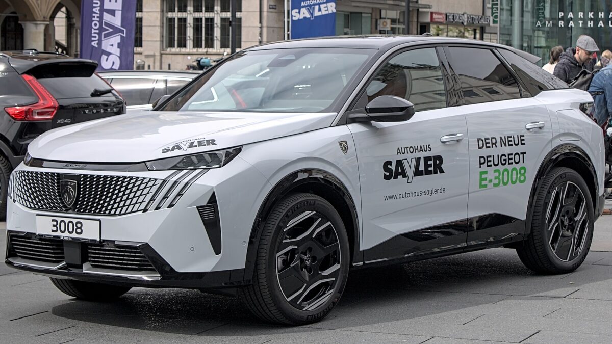 Peugeot e-3008 210 KM 73 kWh (2024) – zdjęcie 2