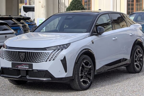Peugeot e-3008 (2024) – widok z przodu