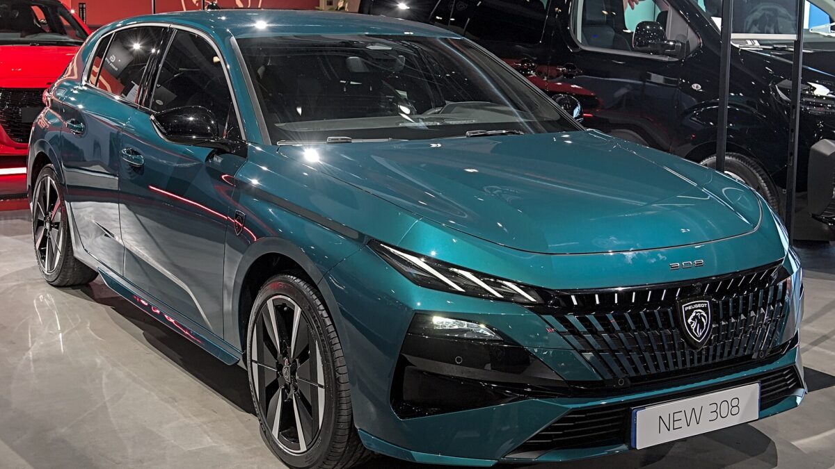 Peugeot e-308 156 KM 55 kWh (2023) – zdjęcie 1