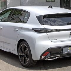 Peugeot e-308 156 KM 55 kWh (2023) – widok z przodu