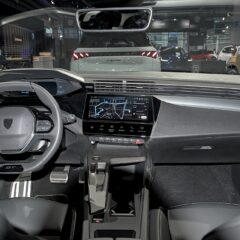 Peugeot e-308 156 KM 55 kWh (2023) – wnętrze