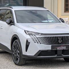 Peugeot e-5008 325 KM 73 kWh Dual Motor (2024) – widok z przodu