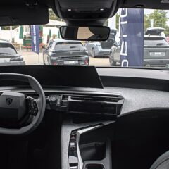 Peugeot e-5008 325 KM 73 kWh Dual Motor (2024) – wnętrze
