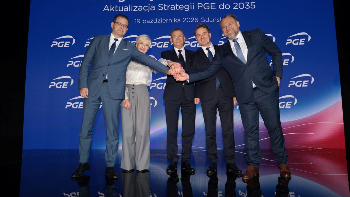 Przedstawiciele Grupy PGE na scenie podczas konferencji prasowej o aktualizacji strategii PGE do 2035 roku w Gdańsku