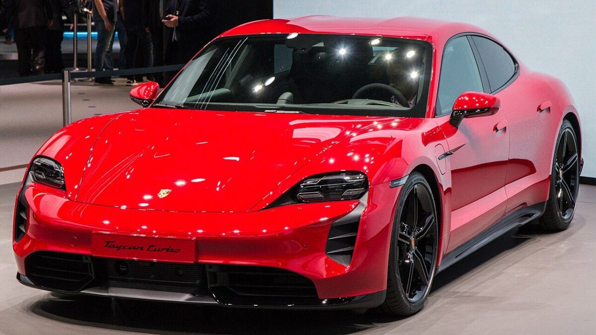 Porsche Taycan Taycan 4 (2019) – widok z przodu