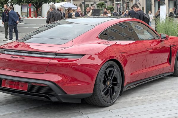 Porsche Taycan (2019) – widok z tyłu