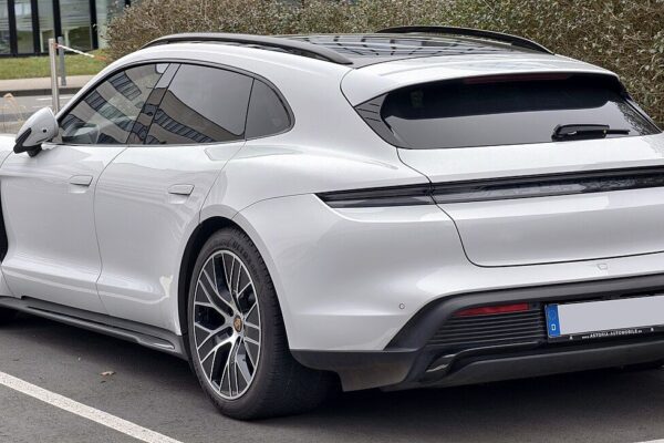 Porsche Taycan Sport Turismo (2021) – widok z tyłu