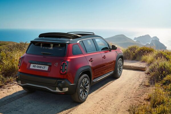 Renault 4 E-Tech (2025) – widok z tyłu