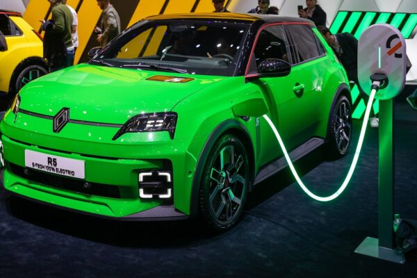 Renault zainwestuje ponad 10 mld euro. Postawi na tańsze elektryki
