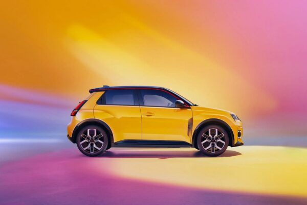 Renault 5 E-Tech – widok z boku