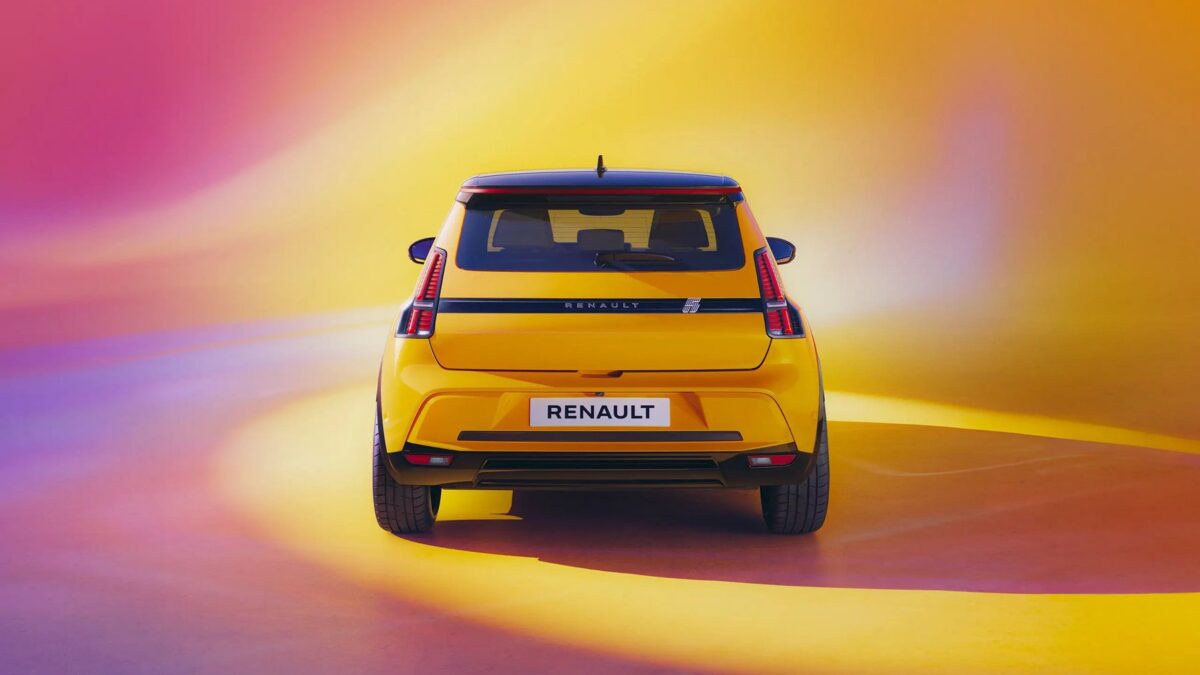 Renault 5 E-Tech 120 KM 40 kWh (2024) – widok z tyłu