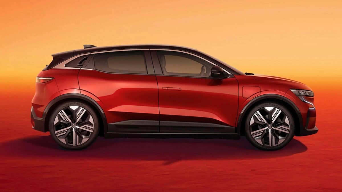 Renault Mégane E-Tech – widok z boku