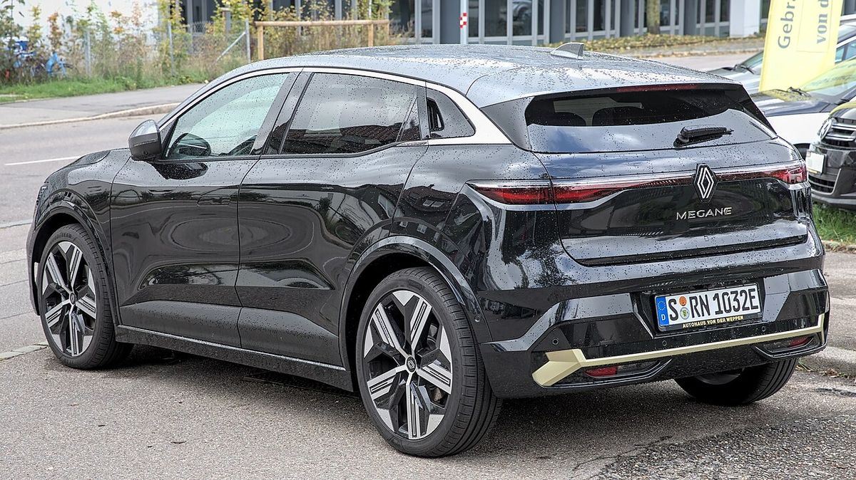Renault Mégane E-Tech, elektryczny kompakt, widok z przodu
