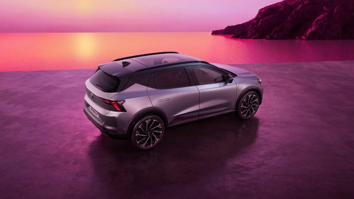 Renault Scénic E-Tech 220 KM 87 kWh (2024) – widok z tyłu