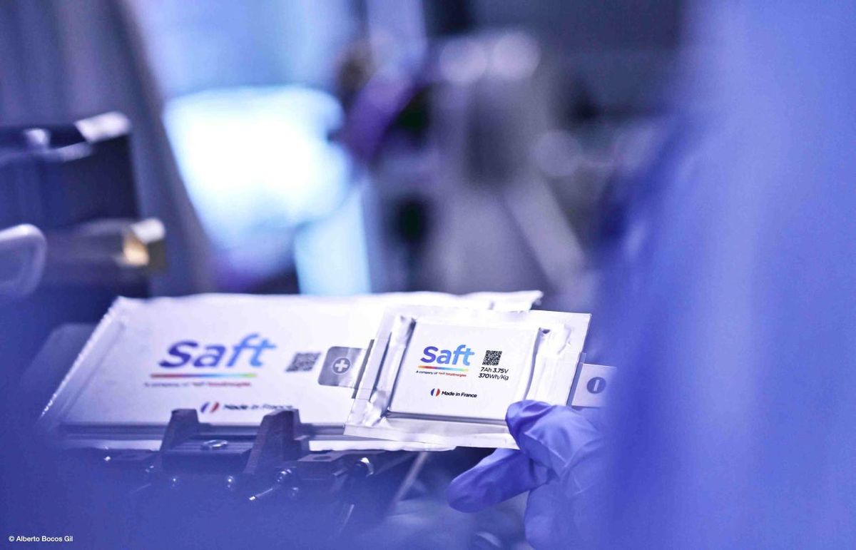 Stanowisko produkcyjne ogniw solid-state w zakładzie Saft