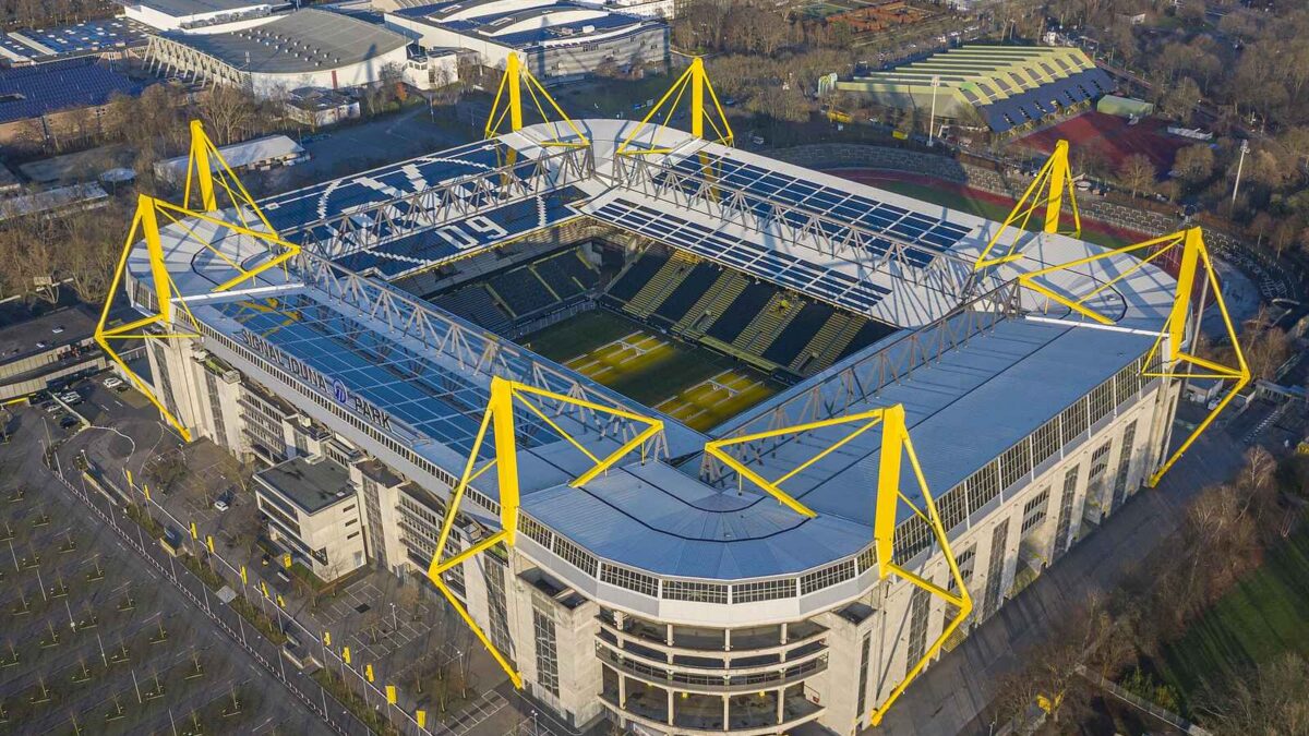 Stadion Signal Iduna Park w Dortmundzie widziany z lotu ptaka