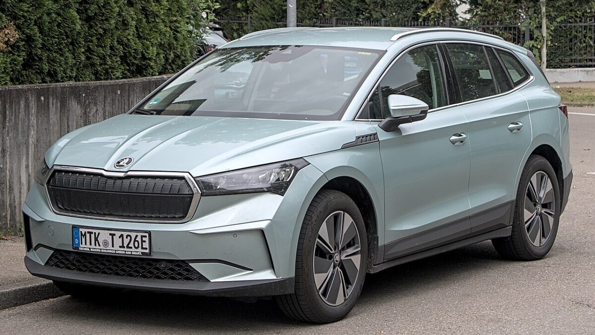 Škoda Enyaq – widok z boku