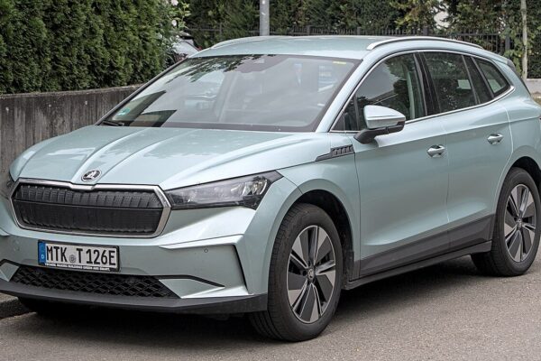 Škoda Enyaq – widok z boku