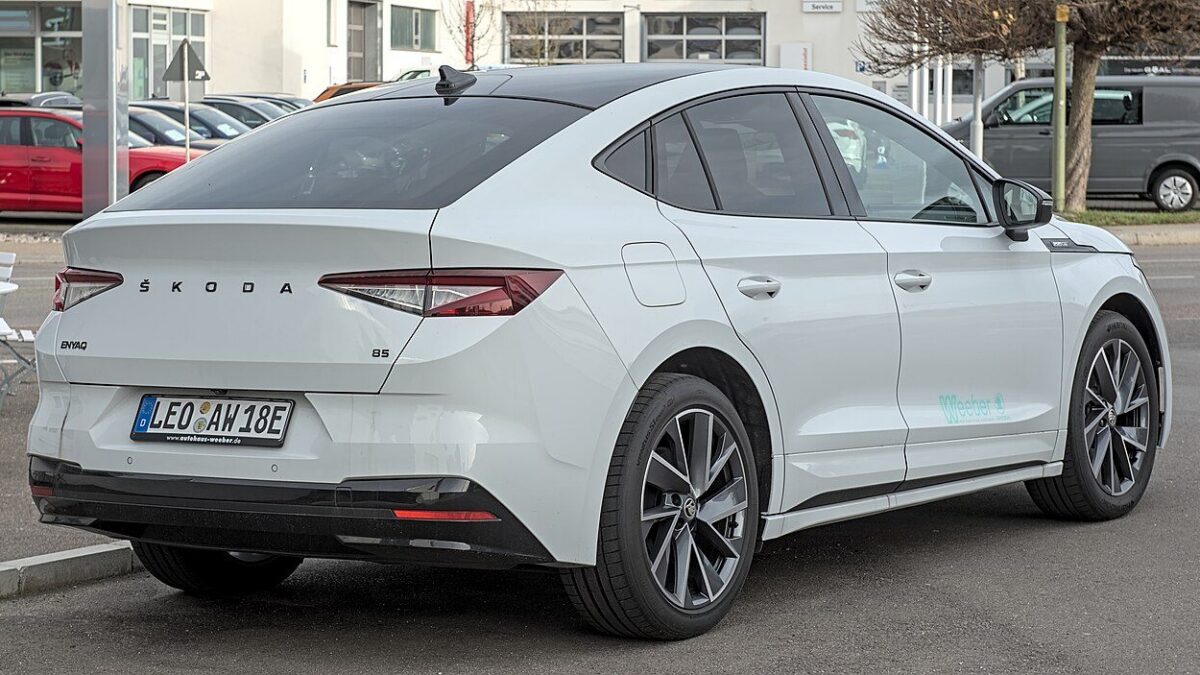 Škoda Enyaq Coupé – widok z boku
