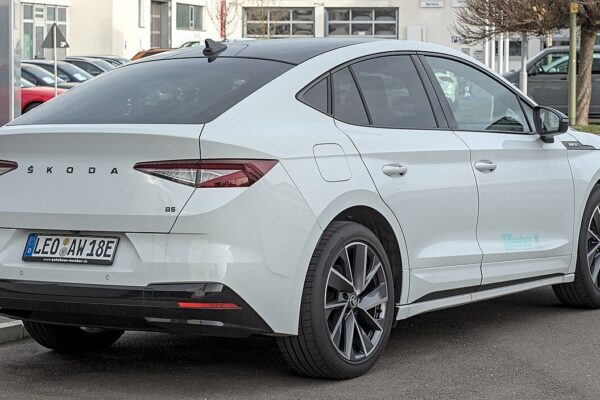 Škoda Enyaq Coupé – widok z boku