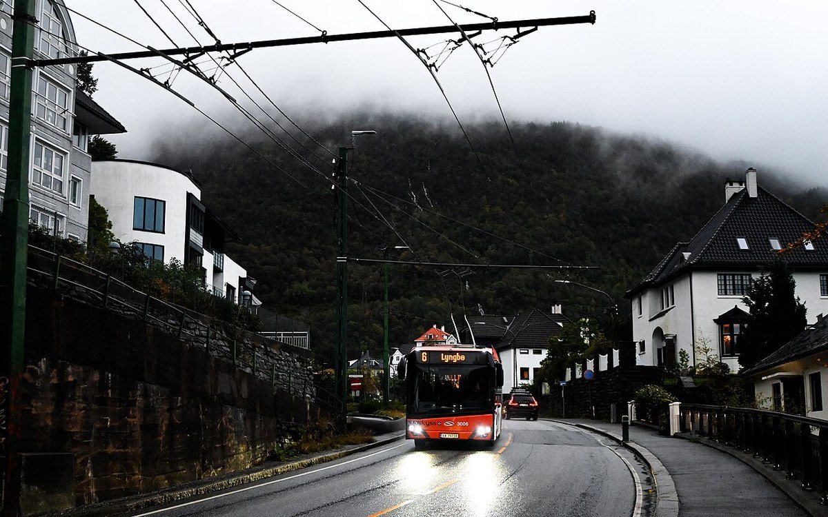 Trolejbus Solaris Trollino 18 podczas jazdy w Bergen