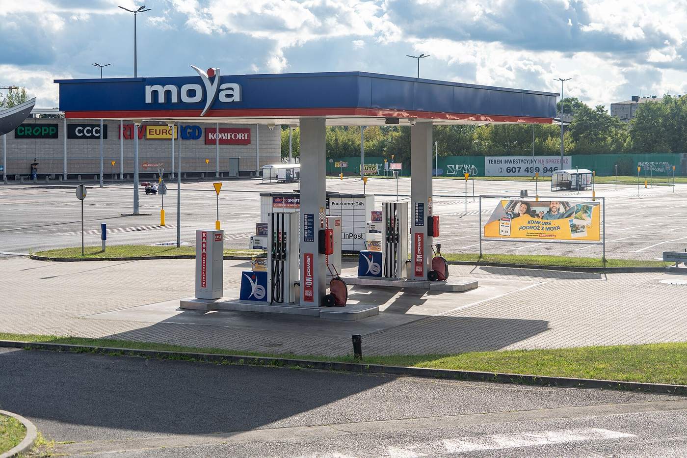 Bezobsługowa stacja paliw Moya z zadaszeniem i dystrybutorami