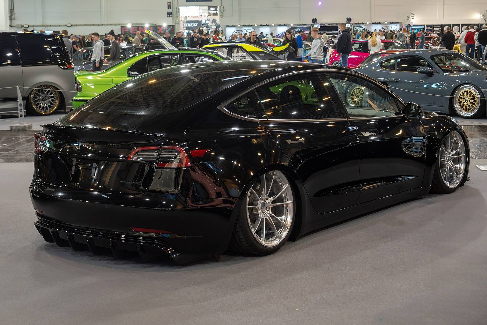 Tesla Model 3 zaprezentowana na targach EMS 2024 w Essen