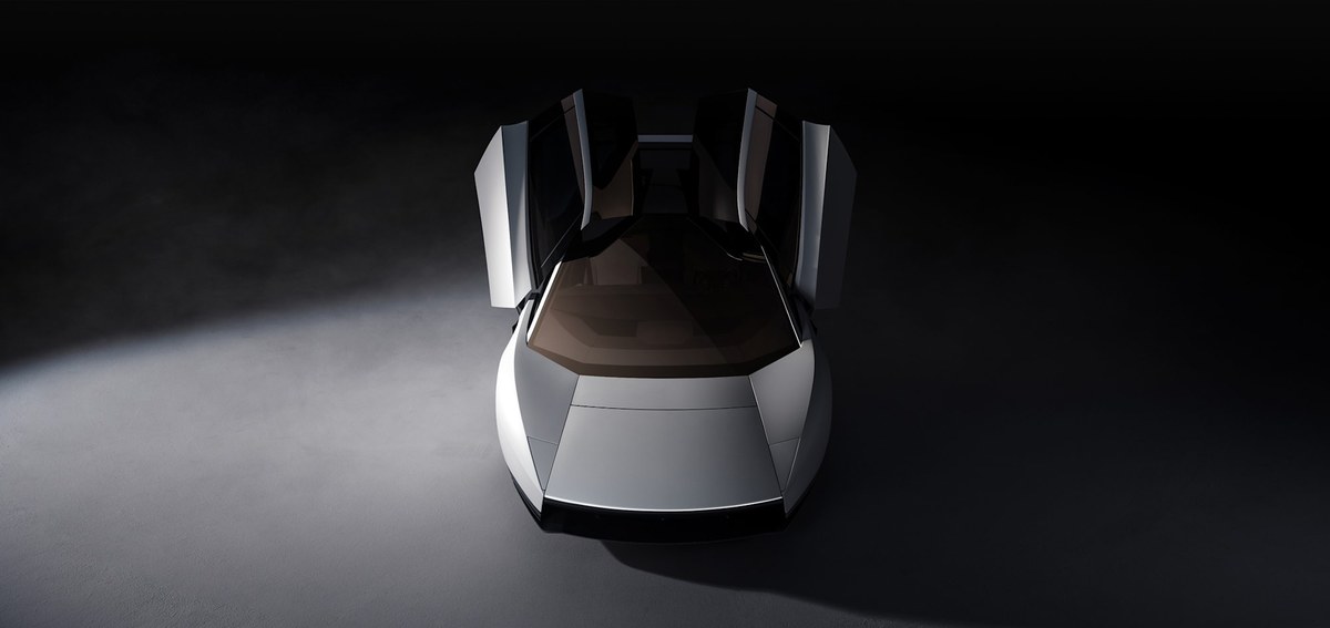 Tesla Roadster z boku — niska sylwetka sportowa nowej generacji
