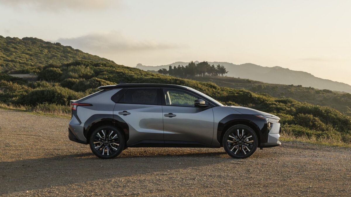 Toyota bZ4X 167 KM 57,7 kWh (2022) – zdjęcie 1