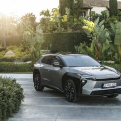 Toyota bZ4X 167 KM 57,7 kWh (2022) – widok z przodu
