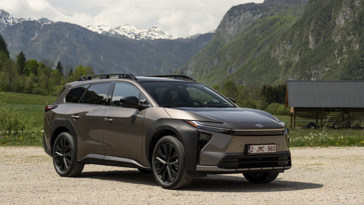 Toyota bZ4X Touring 224 KM 74,7 kWh (2025) – widok z przodu