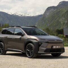 Toyota bZ4X Touring 224 KM 74,7 kWh (2025) – widok z przodu