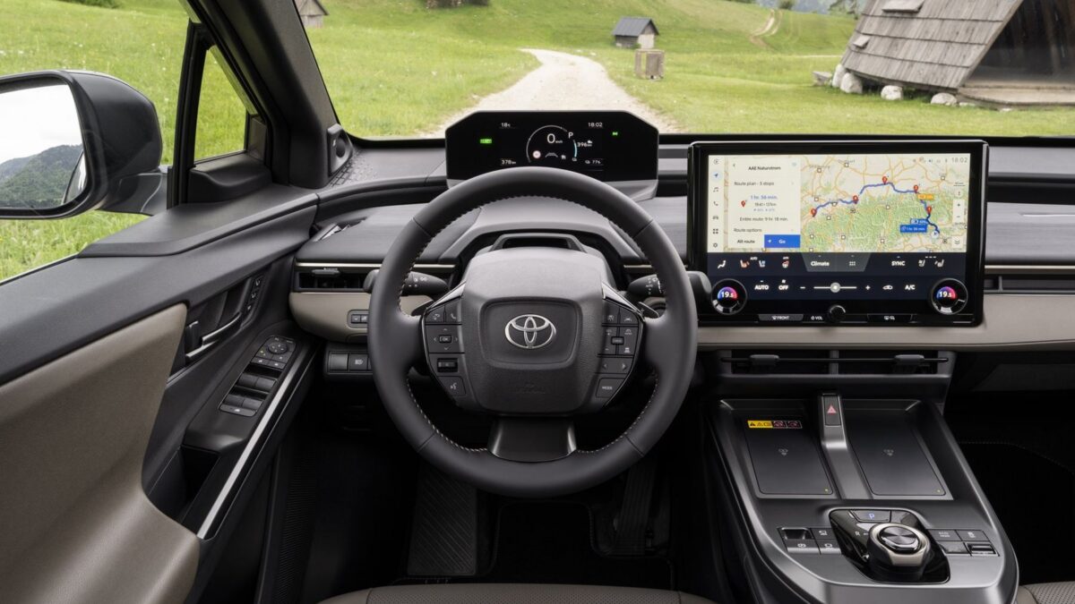 Toyota bZ4X Touring 224 KM 74,7 kWh (2025) – wnętrze