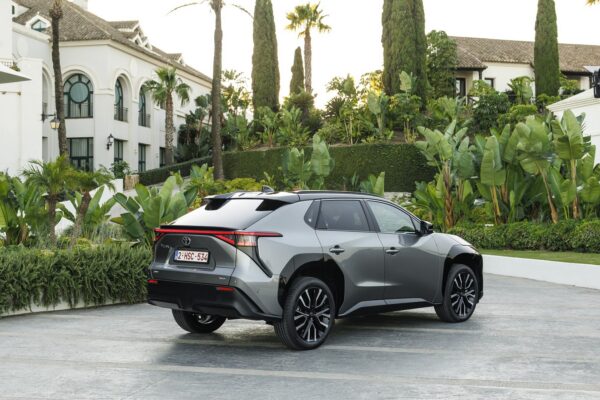 Toyota bZ4X (2022) – widok z tyłu