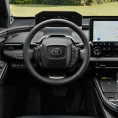 Toyota bZ4X 167 KM 57,7 kWh (2022) – wnętrze