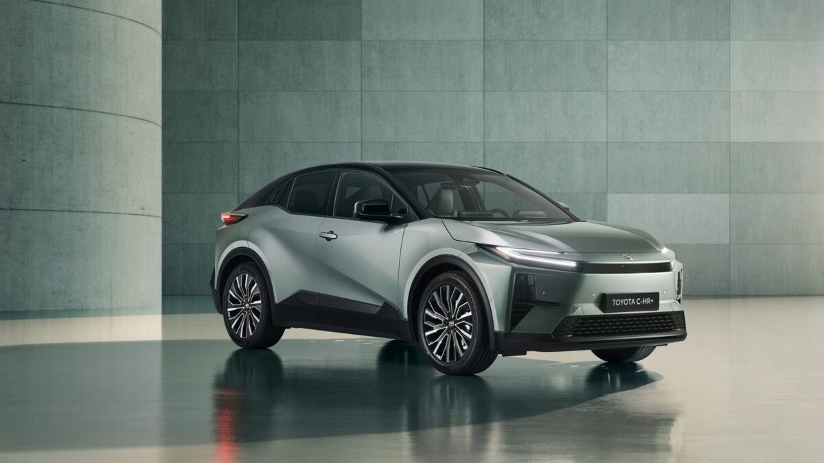 Toyota C-HR+ 167 KM 57,7 kWh (2025) – widok z przodu