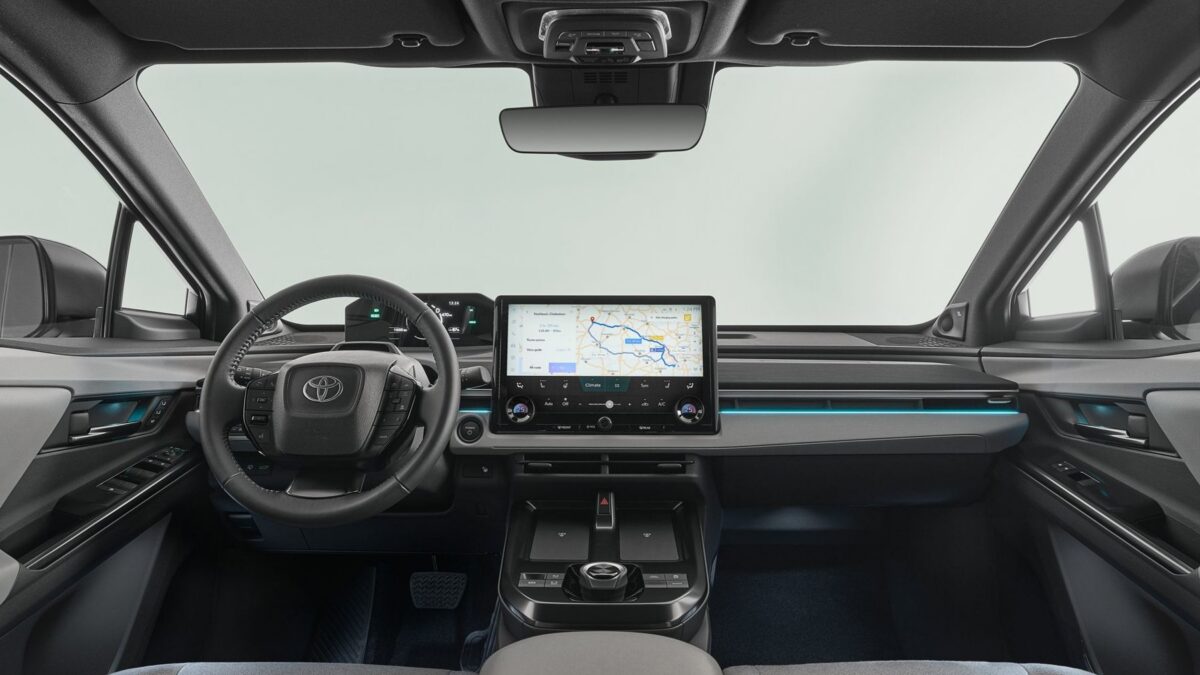Toyota C-HR+ 167 KM 57,7 kWh (2025) – wnętrze