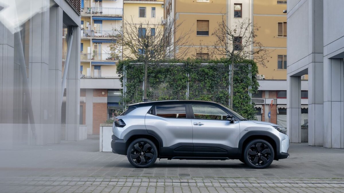 Toyota Urban Cruiser – widok z boku