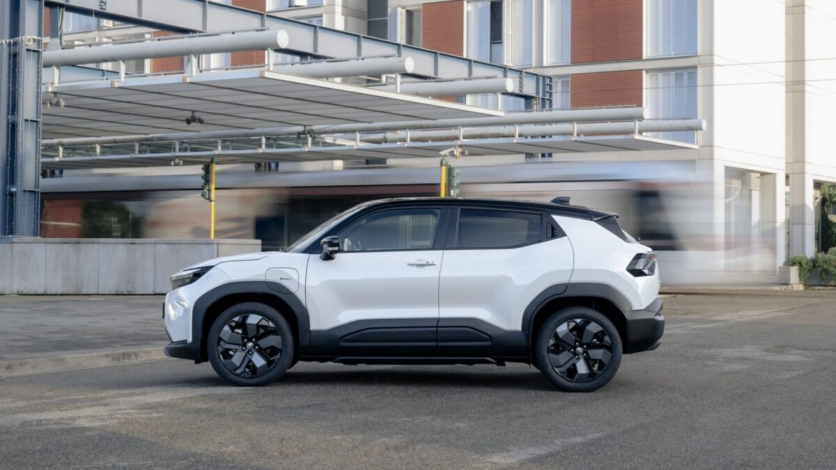Toyota Urban Cruiser 144 KM 49 kWh (2025) – zdjęcie 1