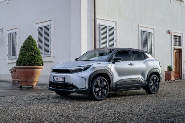 Toyota Urban Cruiser (2025) – widok z przodu