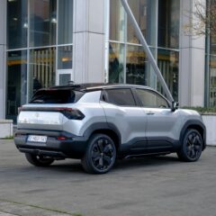 Toyota Urban Cruiser 144 KM 49 kWh (2025) – widok z tyłu