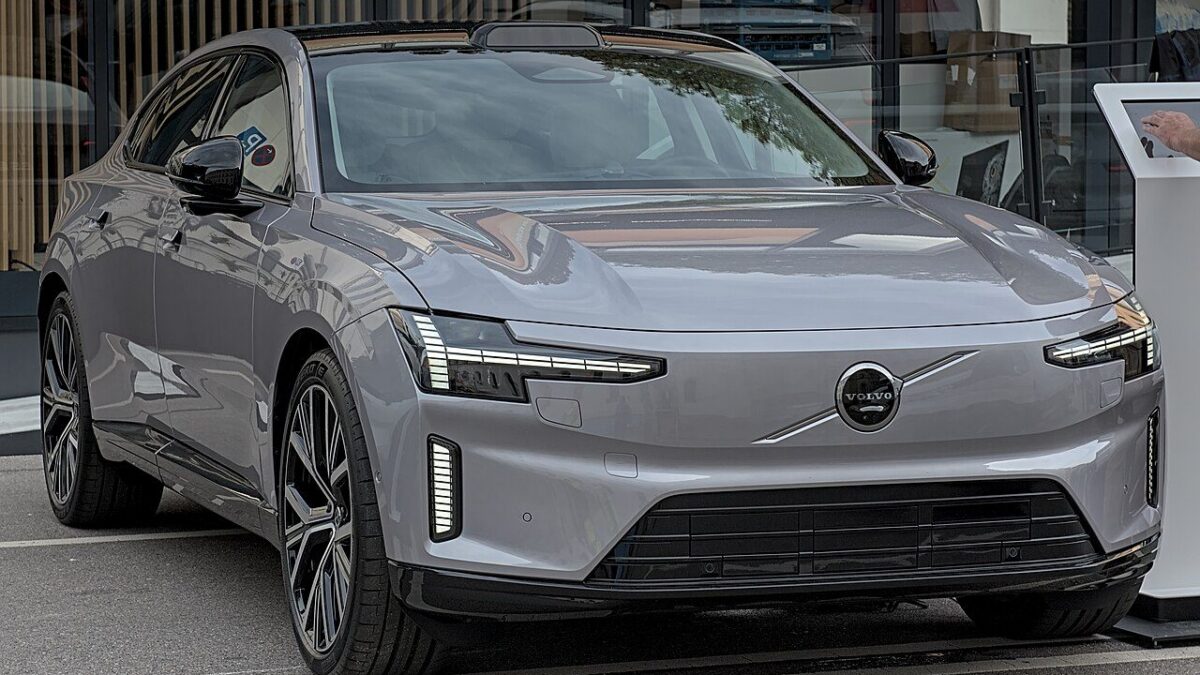 Volvo ES90 Single Motor Extended Range Core (2025) – zdjęcie 2