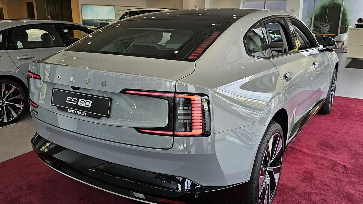 Volvo ES90 Single Motor Extended Range Core (2025) – zdjęcie 3