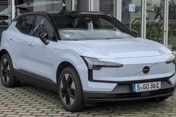 Volvo EX30 (2024) – widok z przodu