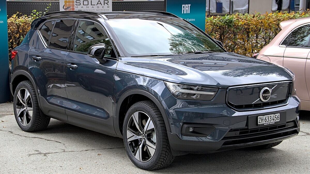 Volvo EX40 P5 Essential (2023) – zdjęcie 4