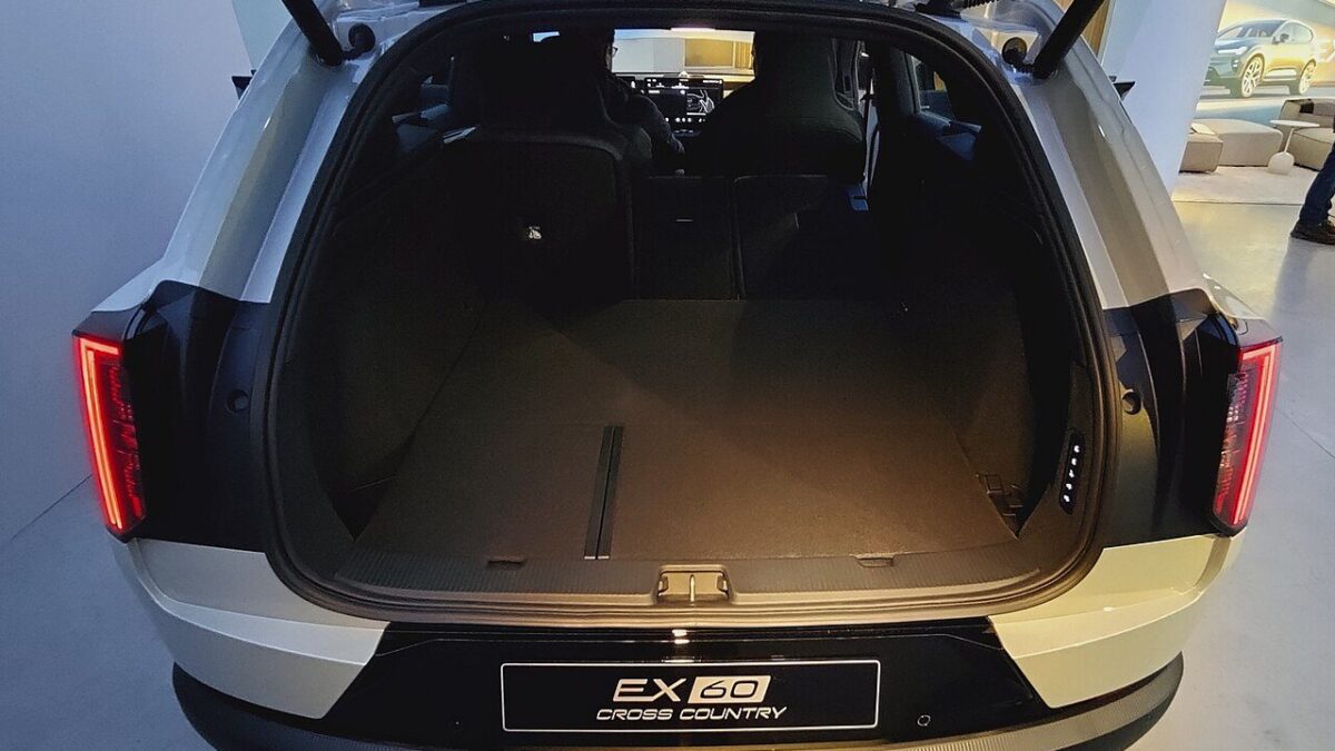 Volvo EX60 P10 AWD Plus (2026) – bagażnik