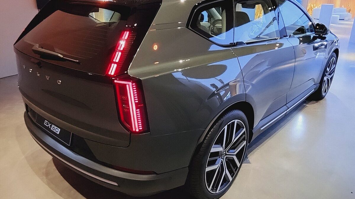 Volvo EX60 P10 AWD Plus (2026) – zdjęcie 2