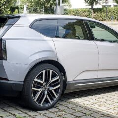 Volvo EX60 P10 AWD Plus (2026) – widok z tyłu