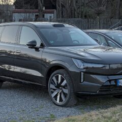 Volvo EX90 Single Motor Core (2024) – widok z boku